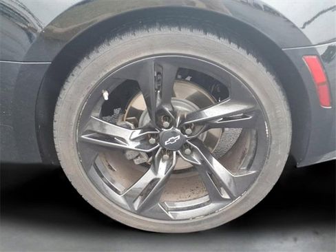 Used 2021 Chevrolet Camaro LT image 29