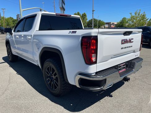 Used 2024 GMC Sierra 1500 SLE w/ X31 Off-Road Package AWD/4WD image 7
