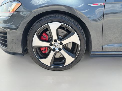 Used 2017 Volkswagen GTI SE FWD image 41