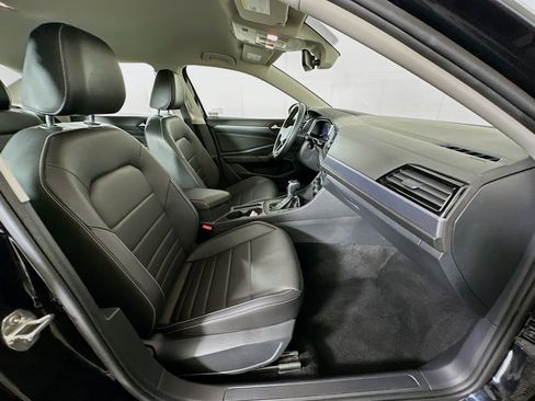 Used 2024 Volkswagen Jetta SE FWD image 29