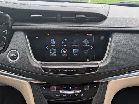 Used 2018 Cadillac XT5 AWD image 24