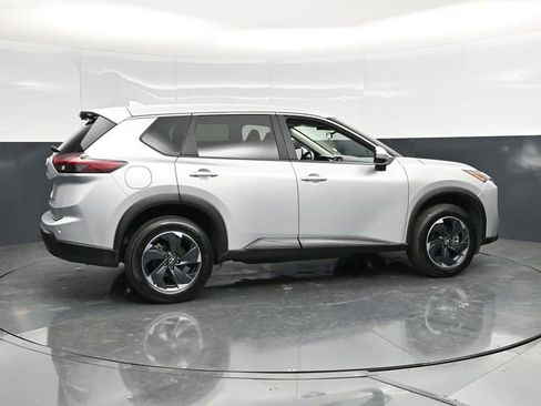 Used 2025 Nissan Rogue SV AWD/4WD image 14