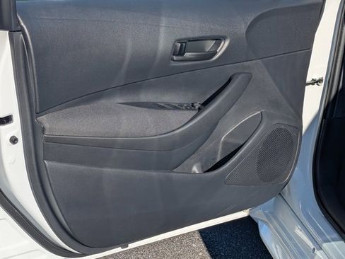 Used 2025 Toyota Corolla LE image 10