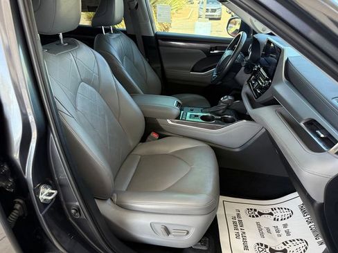 Used 2021 Toyota Highlander Platinum FWD image 35