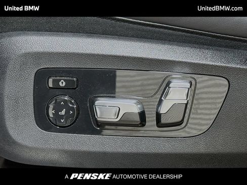Used 2025 BMW X7 M60i AWD/4WD image 4