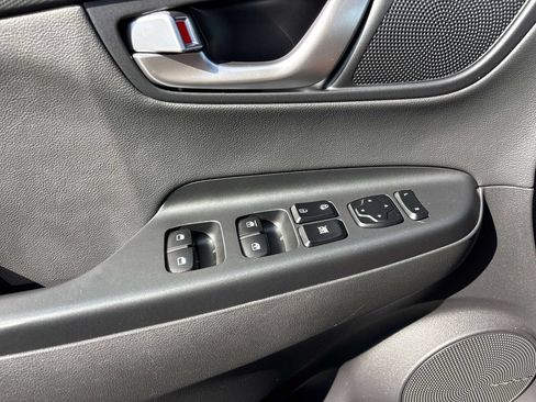 Used 2022 Hyundai Kona Limited AWD/4WD image 17