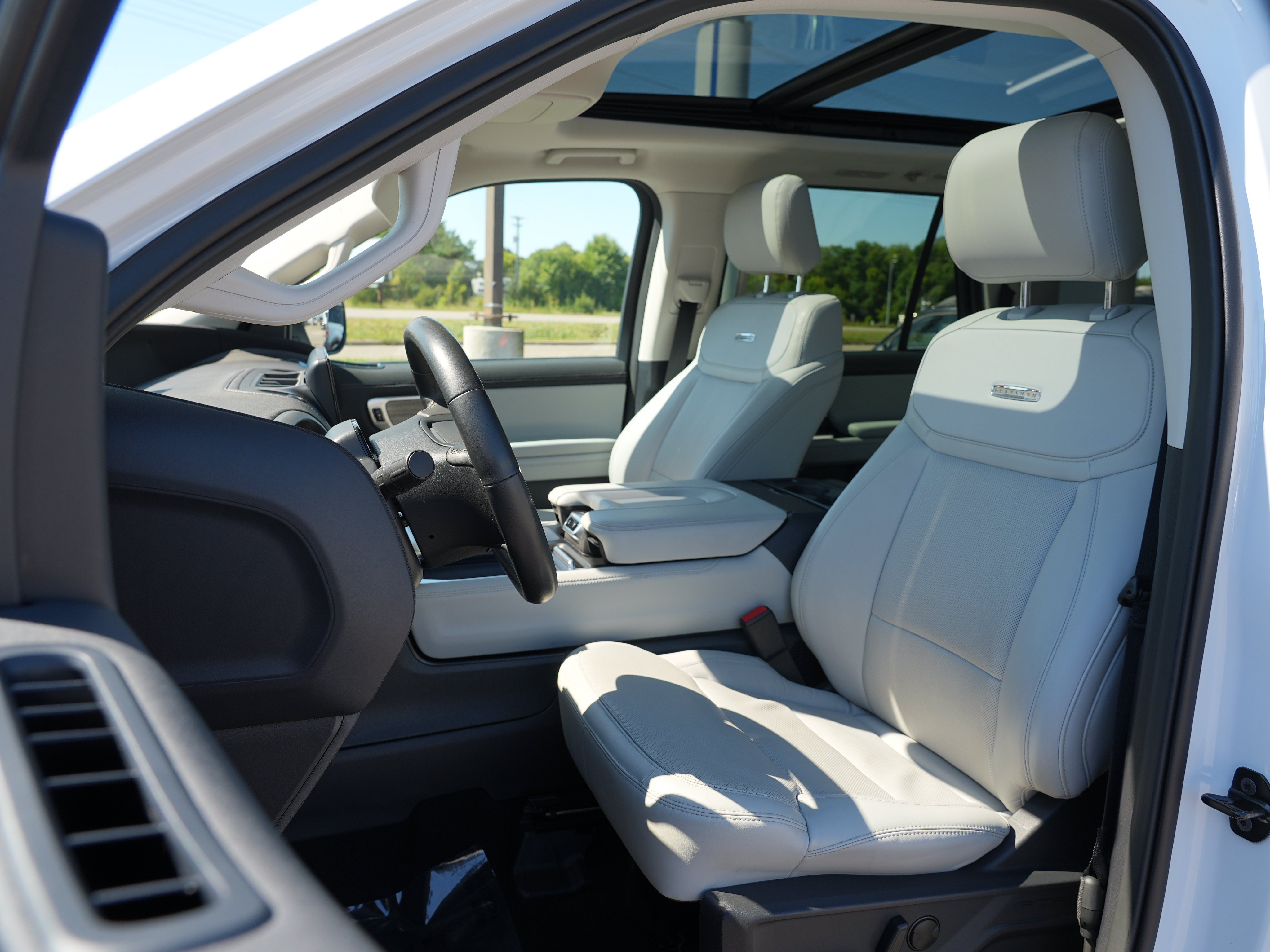 Used 2025 Ford Expedition Max Platinum AWD/4WD image 14