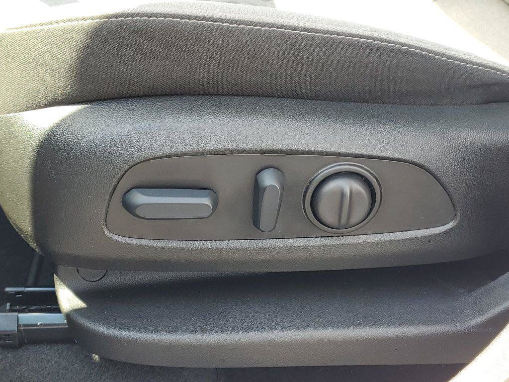 Used 2024 Chevrolet Equinox LT FWD image 6