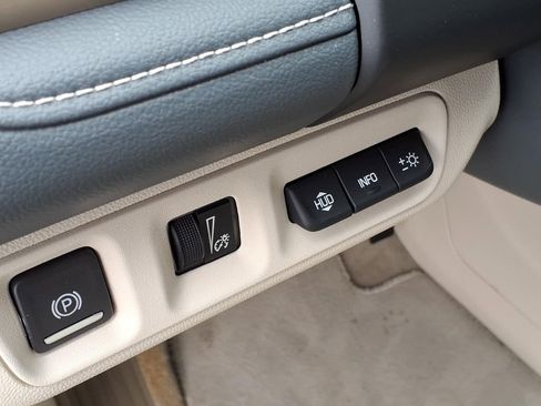 Certified 2023 GMC Acadia Denali w/ Denali Ultimate Package image 9