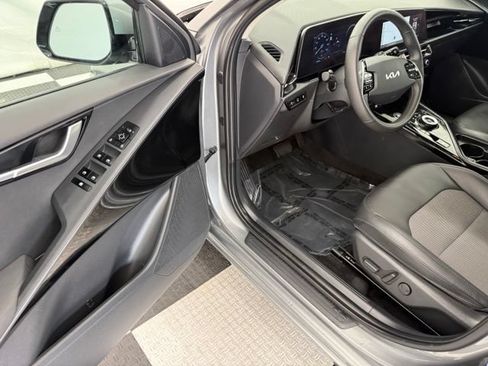 Used 2025 Kia Niro Wind w/ Wind Preserve Package FWD image 31