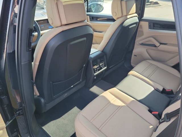 Used 2026 Porsche Cayenne AWD/4WD image 20