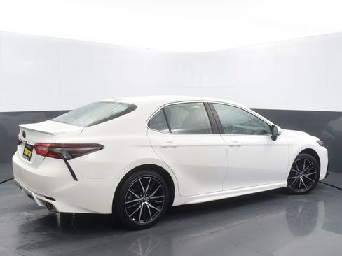 Used 2023 Toyota Camry SE image 4