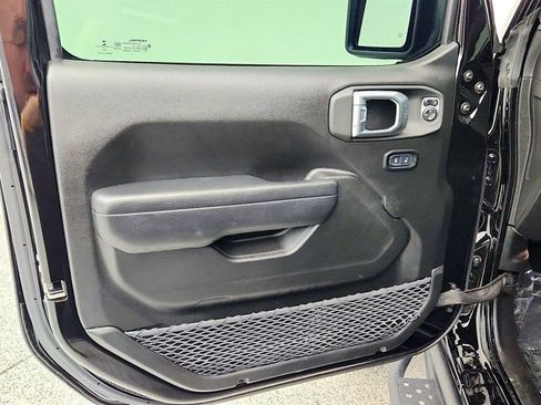 Used 2023 Jeep Wrangler Unlimited w/ Cold Weather Group AWD/4WD image 9