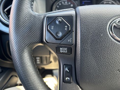 Used 2022 Toyota Tacoma TRD Sport image 18