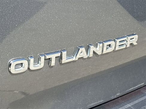 Used 2024 Mitsubishi Outlander SE image 8