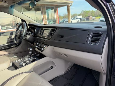 Used 2021 Kia Sedona EX image 25