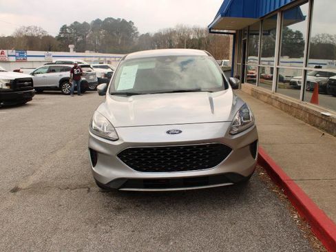 Used 2021 Ford Escape SE image 2