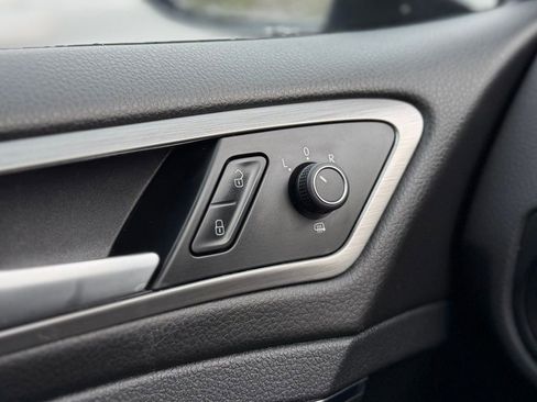 Used 2017 Volkswagen Golf Wolfsburg Edition image 16