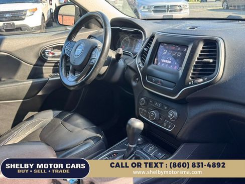 Used 2020 Jeep Cherokee Latitude Plus w/ Cold Weather Group AWD/4WD image 14
