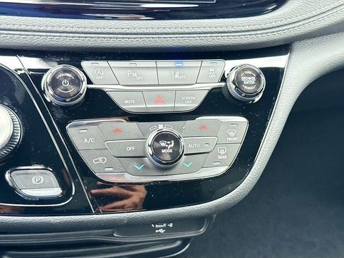 New 2026 Chrysler Pacifica Select image 16