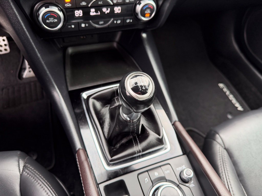 Used 2018 MAZDA MAZDA3 Touring FWD image 25