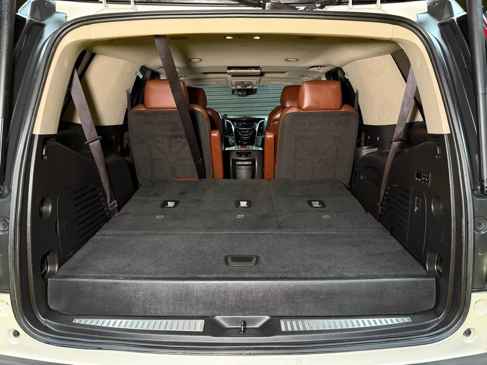 Used 2015 Cadillac Escalade Premium AWD/4WD image 14