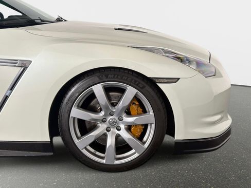 Used 2009 Nissan GT-R Premium AWD/4WD image 21