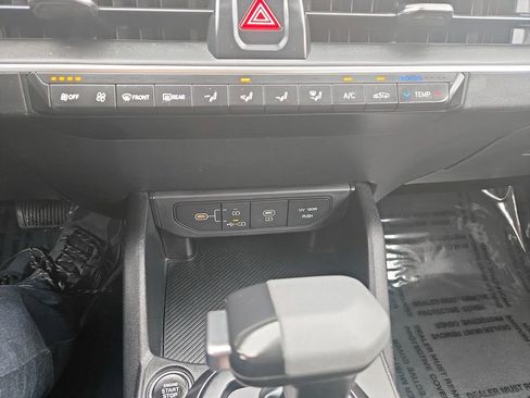Used 2025 Kia K4 LXS image 25