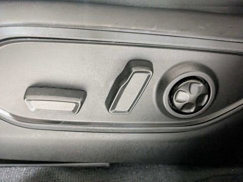 Used 2023 Jeep Grand Cherokee L Laredo RWD image 22