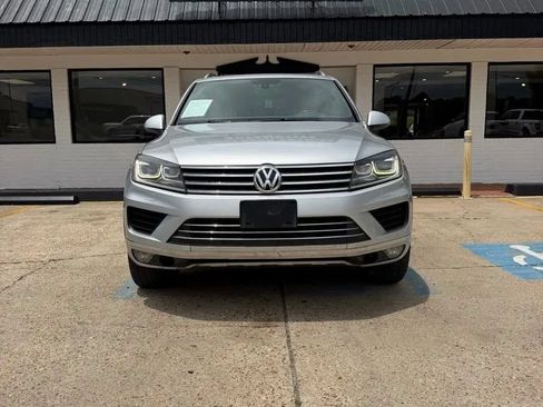 Used 2017 Volkswagen Touareg Wolfsburg Edition AWD/4WD image 2