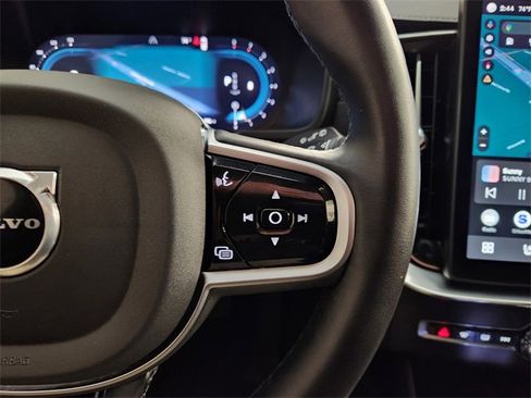 Used 2025 Volvo XC90 B6 Plus image 29