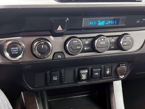 Used 2021 Toyota Tacoma TRD Off-Road image 29