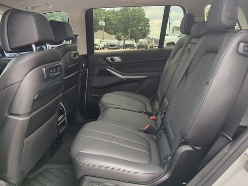 Used 2021 BMW X7 xDrive40i w/ Premium Package AWD/4WD image 12