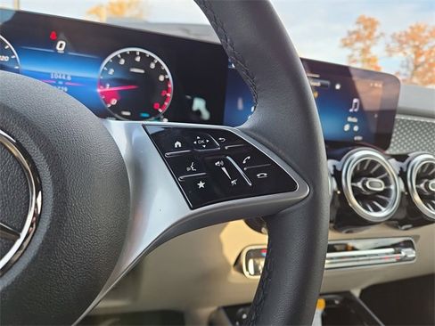 New 2026 Mercedes-Benz GLB 250 4MATIC image 17