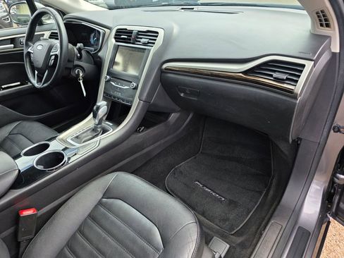 Used 2014 Ford Fusion SE w/ Equipment Group 202A FWD image 24
