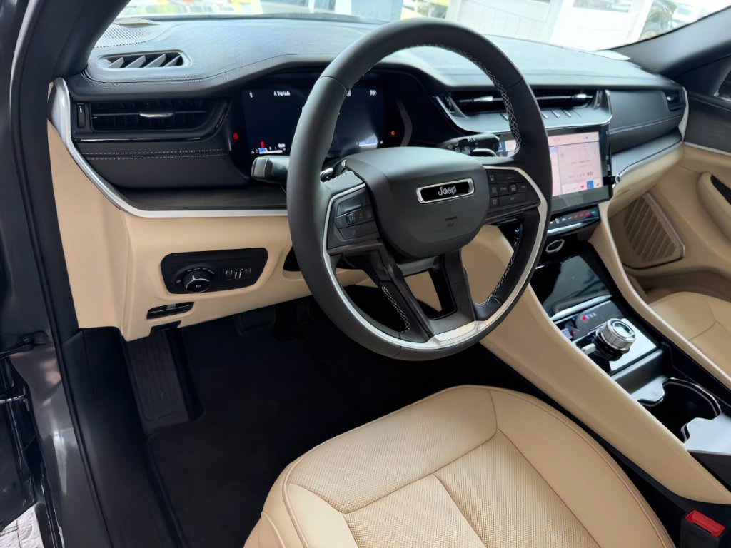 New 2026 Jeep Grand Cherokee Limited w/ Luxury Tech Group II AWD/4WD image 14