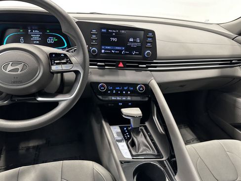 Certified 2025 Hyundai Elantra Hybrid FWD image 21
