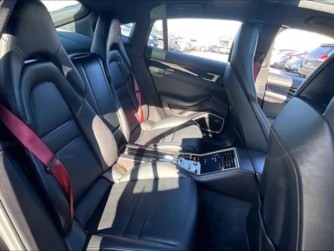 Used 2021 Porsche Panamera image 29