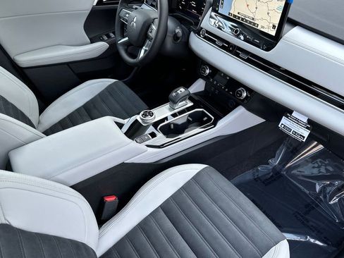 New 2026 Mitsubishi Outlander SE AWD/4WD image 16