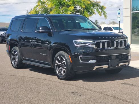 Used 2023 Jeep Wagoneer Series III w/ Preferred Equipment Group AWD/4WD image 3