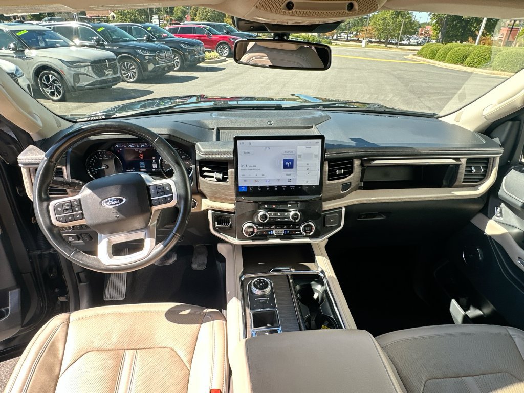 Used 2024 Ford Expedition Limited RWD image 3