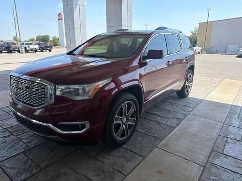 Used 2018 GMC Acadia Denali w/ Technology Package FWD image 1