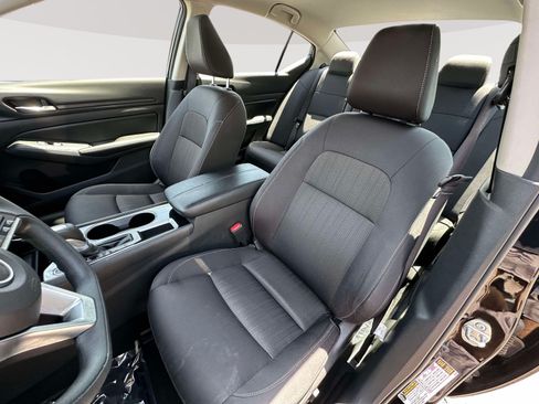 Used 2024 Nissan Altima 2.5 SV FWD image 21