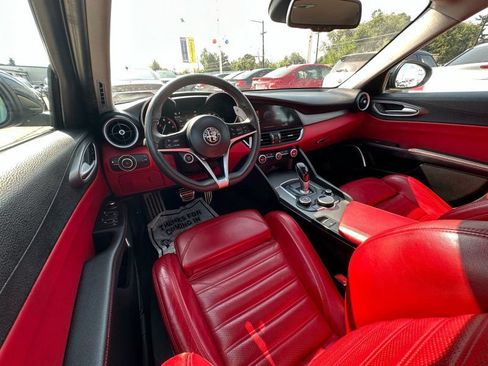 Used 2019 Alfa Romeo Giulia Ti Sport w/ Quick Order Package 22S Sport AWD/4WD image 26