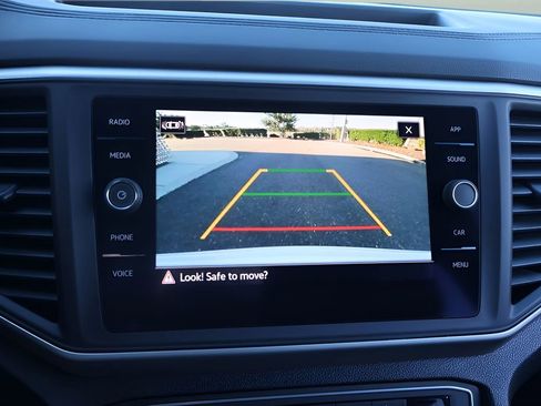 Used 2021 Volkswagen Atlas Cross Sport SE w/ Panoramic Sunroof Package image 24