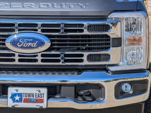 Used 2026 Ford F350 4x4 Crew Cab DRW Super Duty image 8