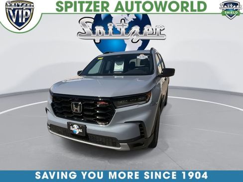 Used 2025 Honda Pilot TrailSport image 3