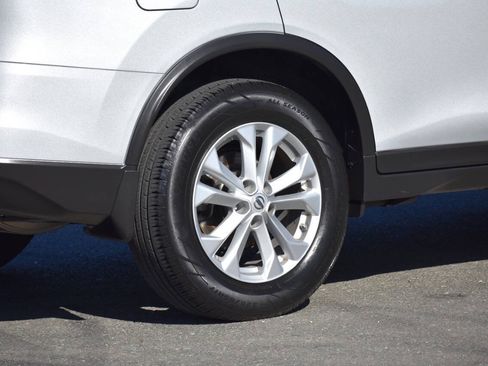Used 2015 Nissan Rogue SV AWD/4WD image 12
