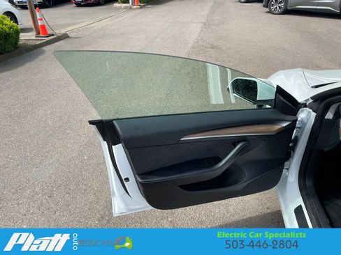 Used 2023 Tesla Model 3 Standard Range image 18