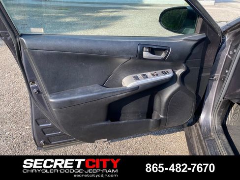 Used 2014 Toyota Camry SE FWD image 14